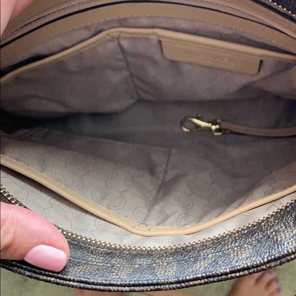Handbag - Picture 2 of 2